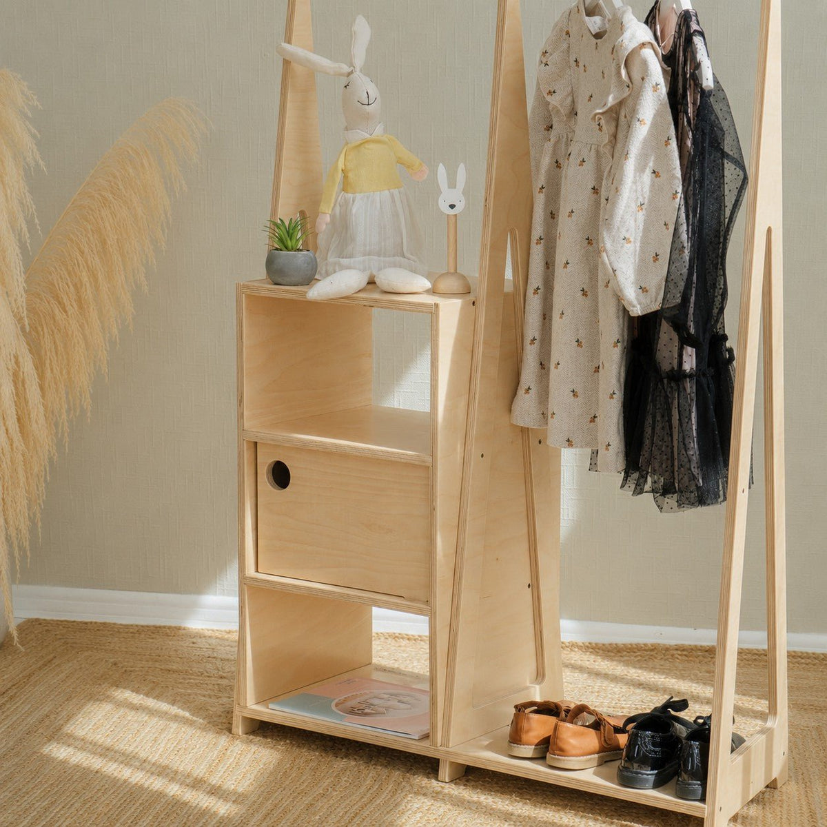 Montessori garderobe med opbevaring – natur - Littleroom garderobe