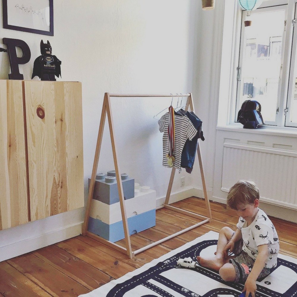 Børnetøjstativ I Lyst Træ | Smukt Børnetøjstativ | Littleroom