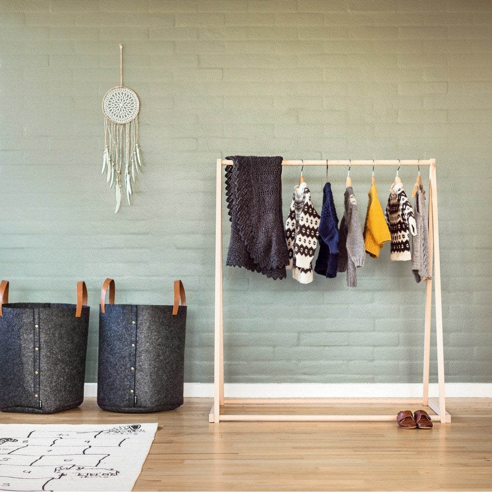 Børnetøjstativ I Lyst Træ | Smukt Børnetøjstativ | Littleroom