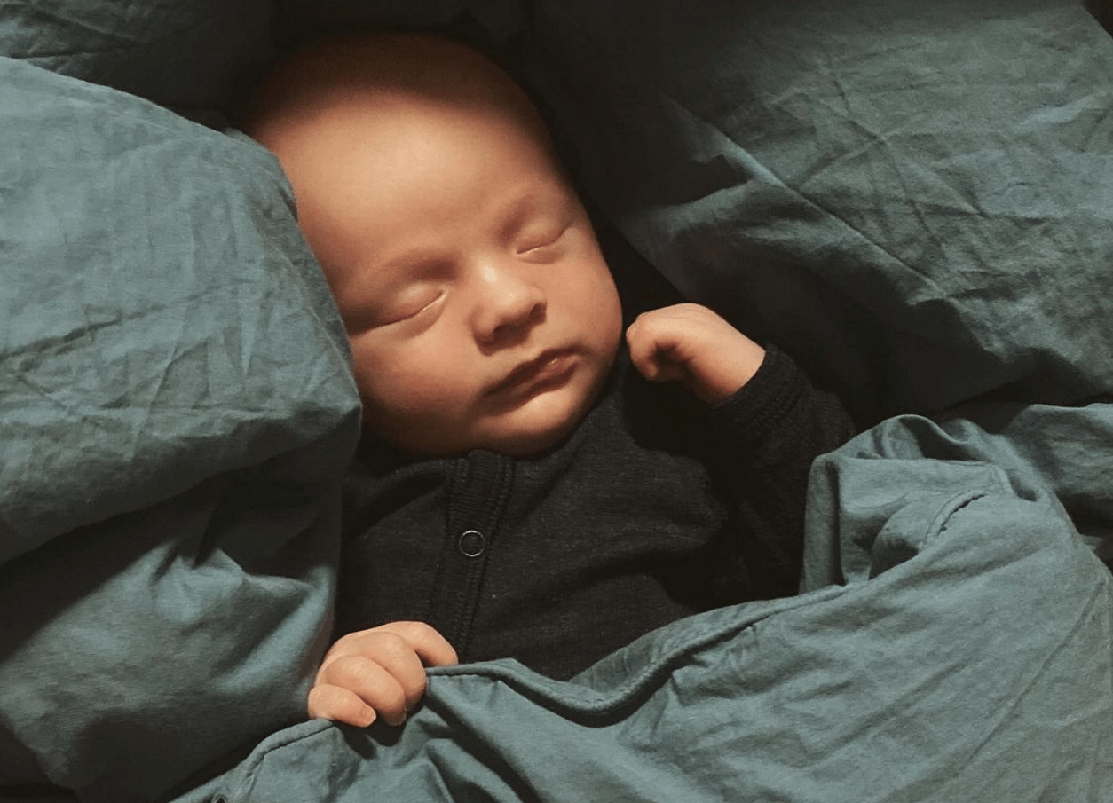 Søvnguide: Hvor meget skal mit barn sove? - Littleroom