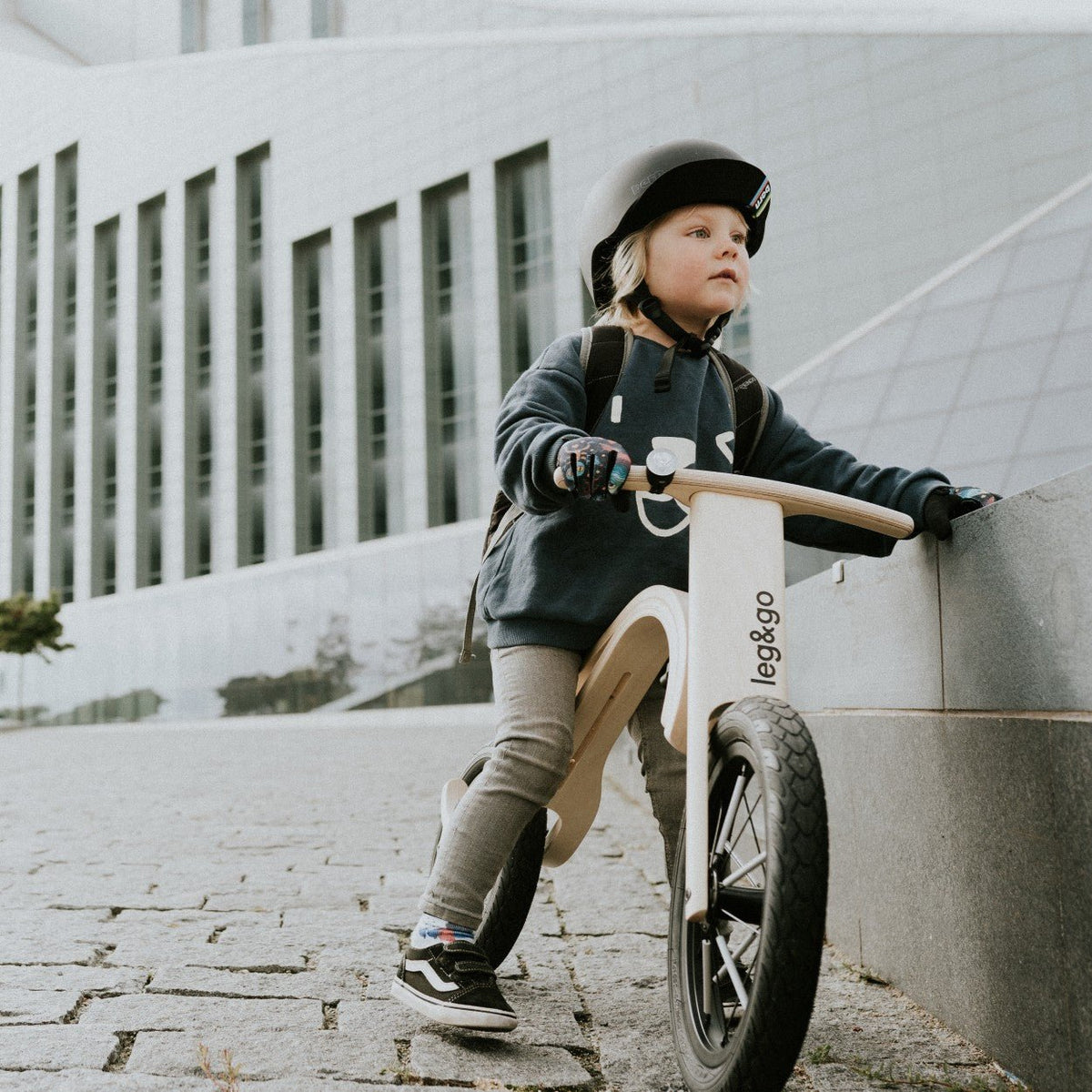 Barn på leg&go løbecykel