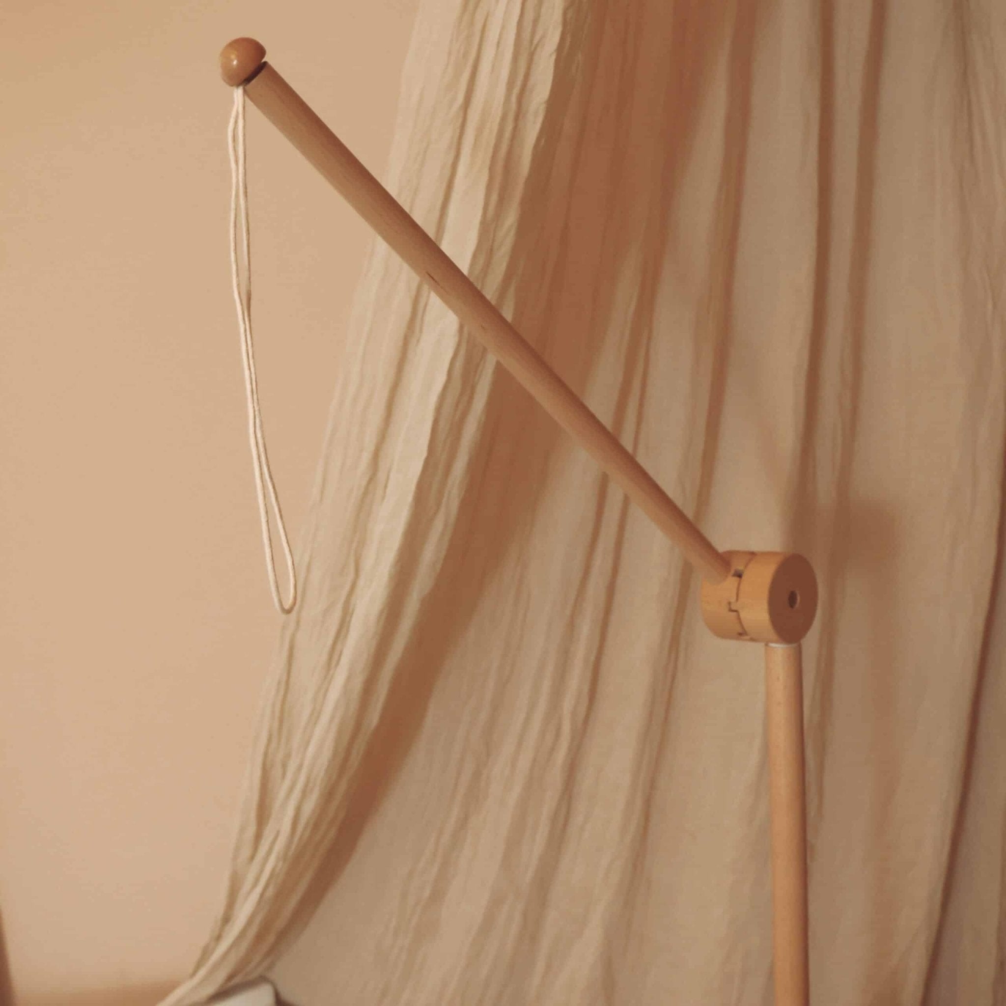 Uroholder i træ - Littleroom Uro Tilbehør